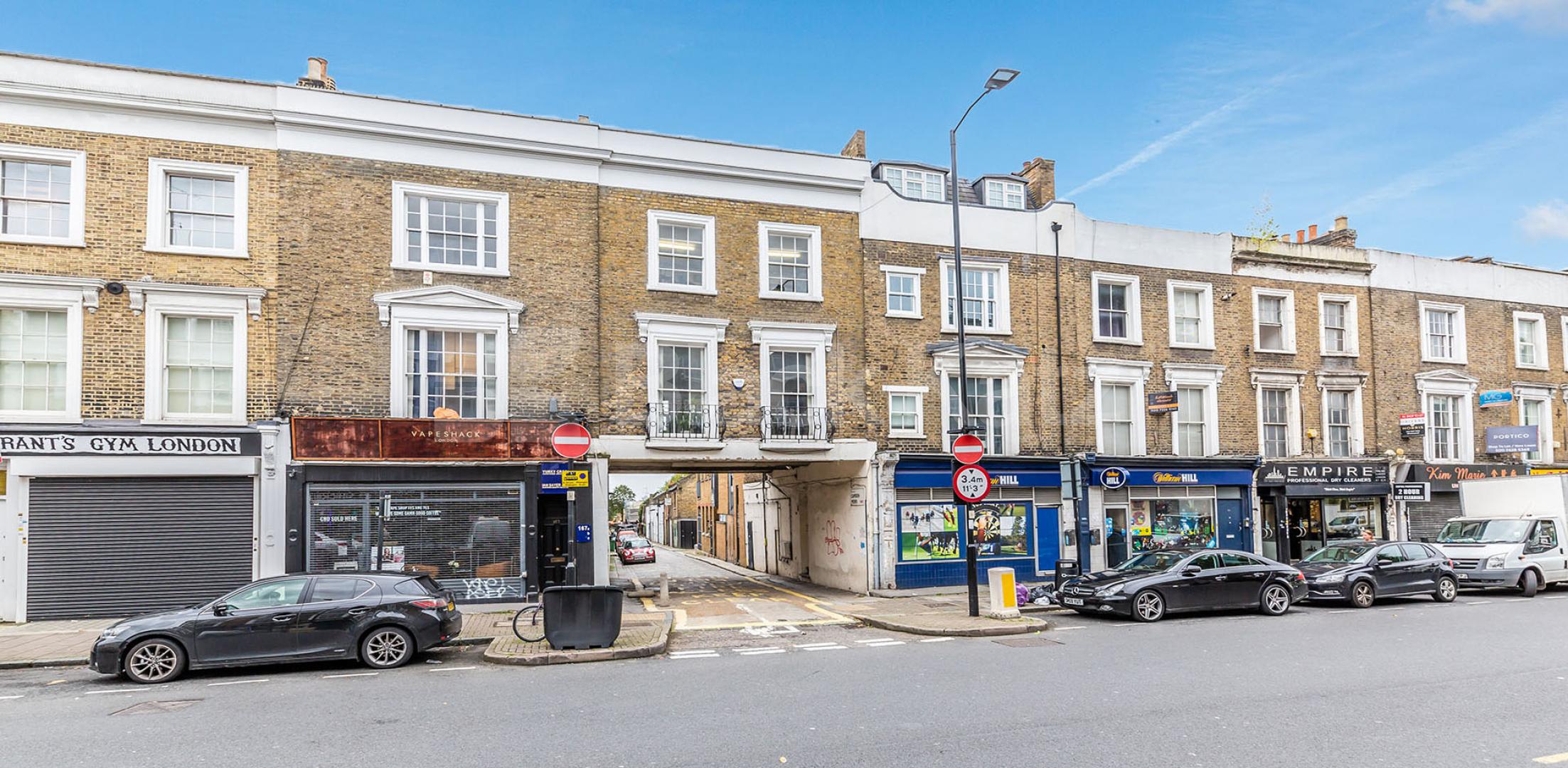 			NEWLY REFURBISHED & ROOF TERRACE! , 1 Bedroom, 1 bath, 1 reception Flat			 York Way, CAMDEN